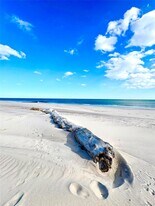 253 Dune Rd in Westhampton Beach, NY - Building Photo