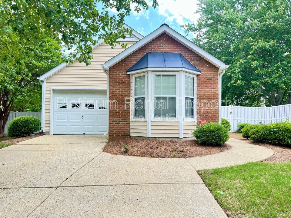 725 Avening Ct in Alpharetta, GA - Building Photo