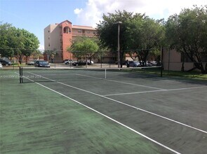 10233 NW 9th St Cir in Miami, FL - Building Photo - Building Photo