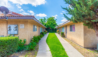 1300 Pioneer Ave in Turlock, CA - Building Photo - Building Photo