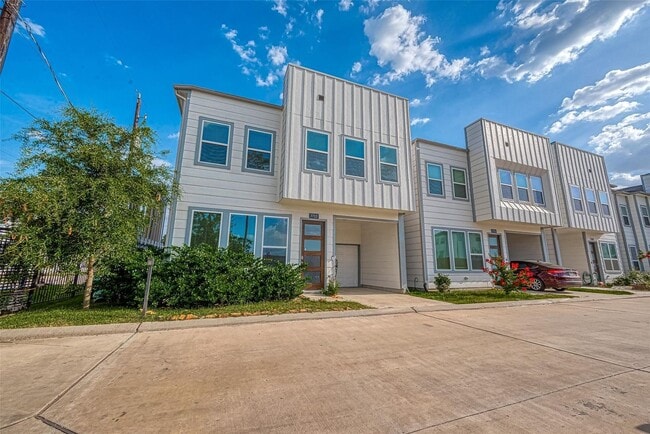 7703 Rainbow Cl in Houston, TX - Building Photo - Building Photo