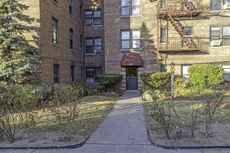 464 McLean Ave in Yonkers, NY - Building Photo - Building Photo