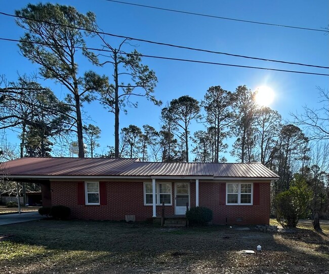 property at 204 W 5th St