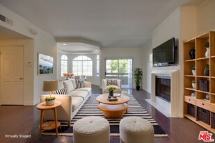 14960 Dickens St in Sherman Oaks, CA - Building Photo