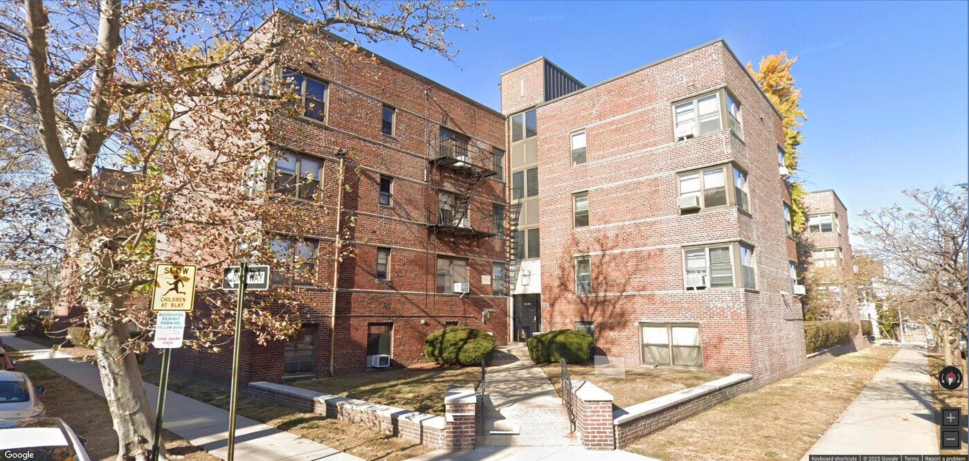 1011 Avenue C in Bayonne, NJ - Building Photo