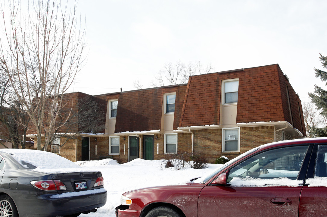 5841-5847 Ryewyck Dr in Toledo, OH - Foto de edificio