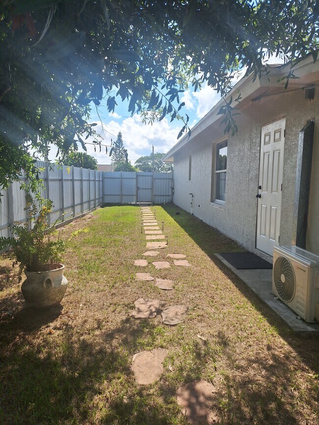 738 NE Galilean St Apartments and Nearby Port St. Lucie Apartments For