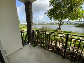 340 NW 206th Ter, Unit A2 in Miami, FL - Foto de edificio - Building Photo