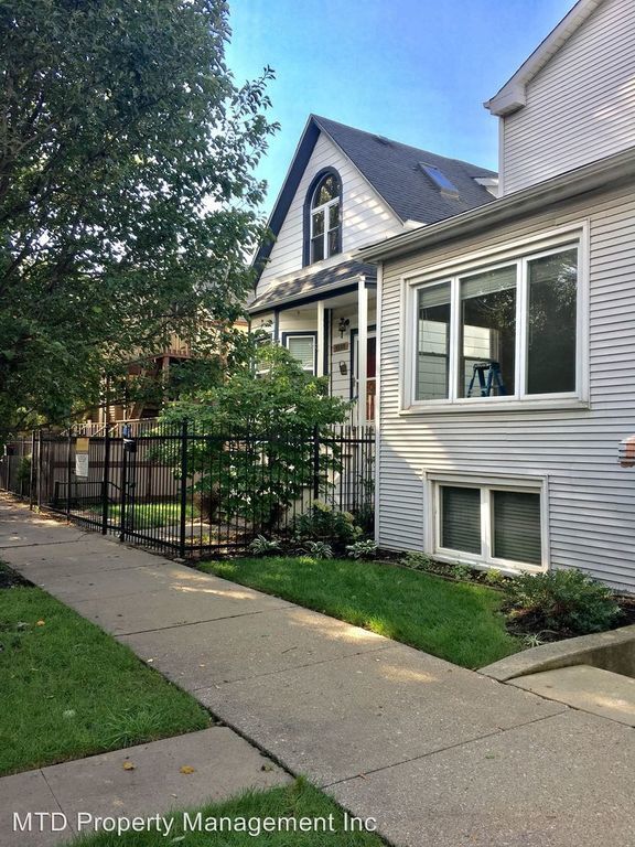 property at 3022 N Oakley Ave