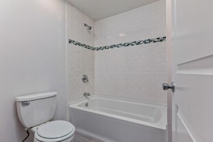 998 Tremont St, Unit #1 in Boston, MA - Foto de edificio - Building Photo