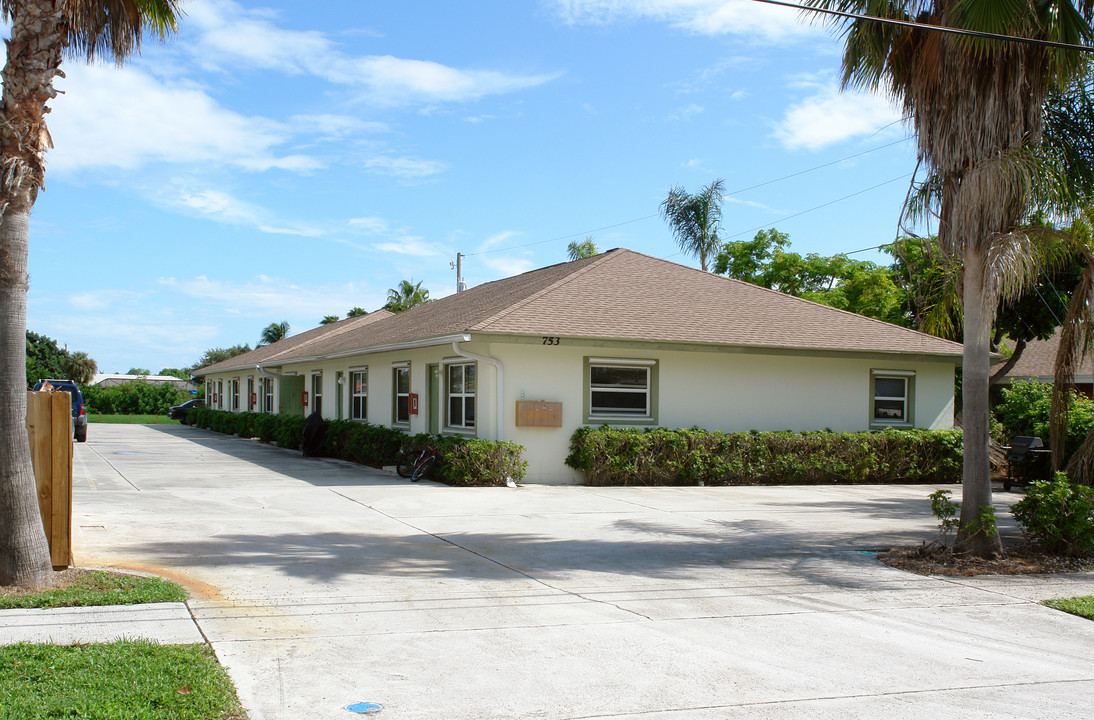 Helm Condominium in North Palm Beach, FL - Building Photo