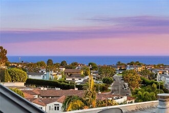 504 Hazel Dr, Unit A110 in Newport Beach, CA - Building Photo - Building Photo