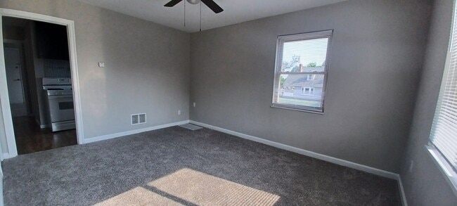 237 E Xenia Dr in Fairborn, OH - Building Photo - Building Photo