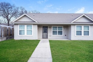 449 Neals Hill Rd in Gainesville, TX - Building Photo