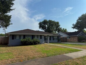 5811 McKnight St in Houston, TX - Building Photo - Building Photo