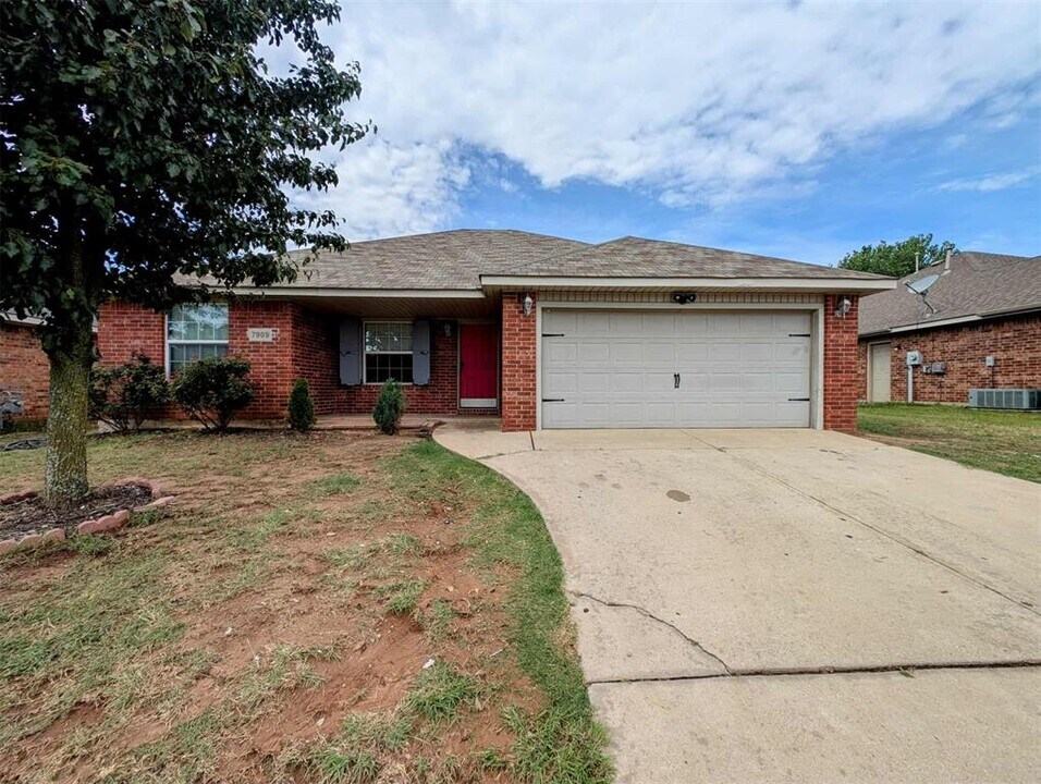 7909 Chumley Ln in Oklahoma City, OK - Building Photo