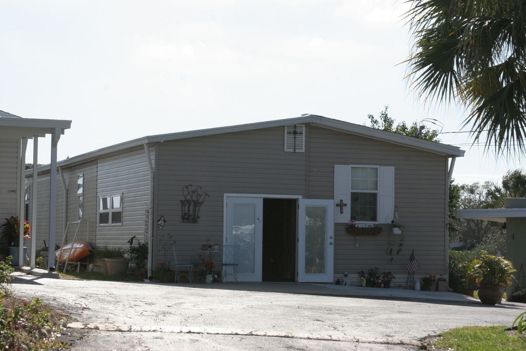 793 Chesapeake Dr in Tarpon Springs, FL - Building Photo