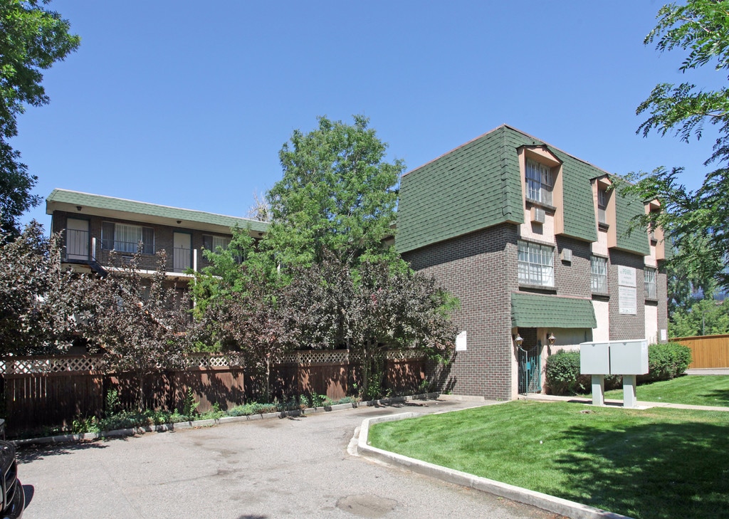 Pearl Court Apartments in Englewood CO ApartmentHomeLiving com