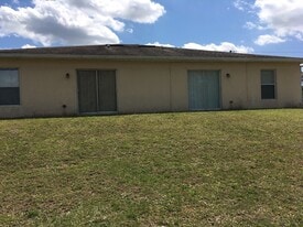 4400-4402 Douglas Ln, Unit 4400 Douglas Ln in Lehigh Acres, FL - Building Photo