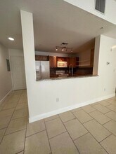 1203 Town Center Dr in Jupiter, FL - Foto de edificio - Building Photo