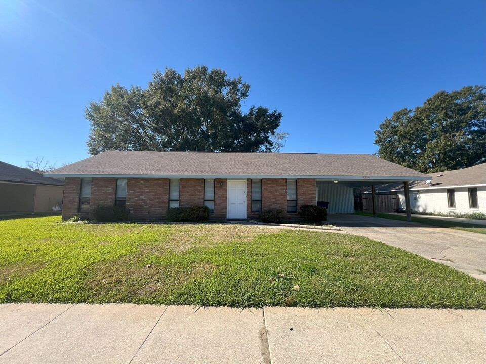 9754 Mint Dr in Baton Rouge, LA - Foto de edificio