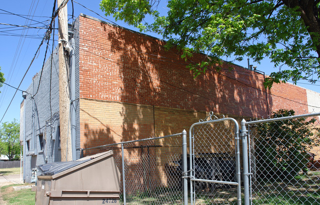 Clark Apartments in Lubbock, TX - Foto de edificio - Building Photo