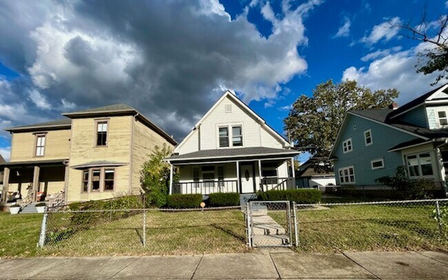 921 Tecumseh St in Indianapolis, IN - Building Photo - Building Photo