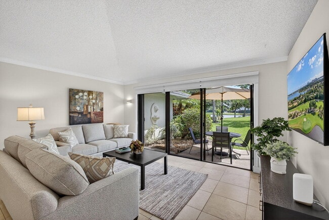 119 Club Dr in Palm Beach Gardens, FL - Building Photo - Building Photo