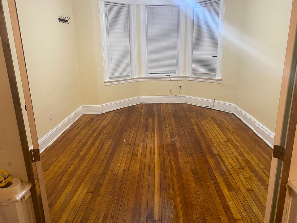 40 Gardner Ave in Jersey City, NJ - Building Photo