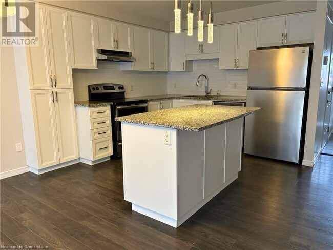 56 Meadowridge St in Kitchener, ON - Building Photo - Building Photo