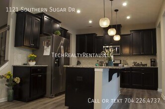 1121 Southern Sugar Dr in Charlotte, NC - Building Photo - Building Photo
