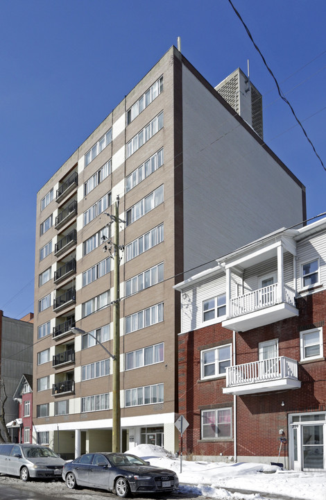 Enfield Apartments in Ottawa, ON - Building Photo