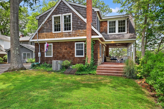 11 S Wangonk Trail in East Hampton, CT - Building Photo - Building Photo