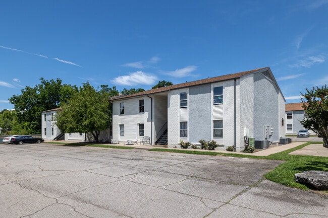 Ramsey Square: 1 & 2 Bedroom Apartments in Fort Smith, AR - Building Photo - Building Photo