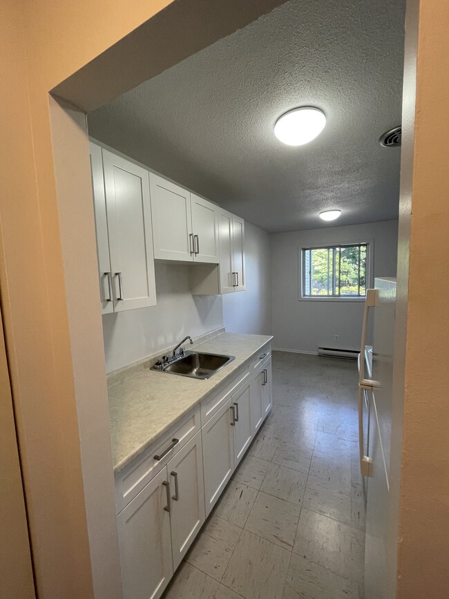 73 Conroy Cres in Guelph, ON - Building Photo - Building Photo