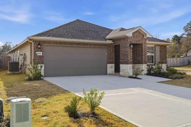 18037 Martin Pines Dr in Conroe, TX - Building Photo - Building Photo