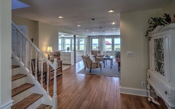61 Milford Point Rd in Milford, CT - Building Photo - Building Photo