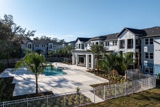 Fox Pointe in Holly Hill, FL - Building Photo - Building Photo