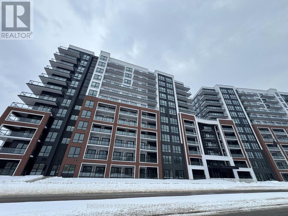 51 Clarington Blvd in Bowmanville, ON - Building Photo