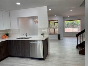 1616 Cypress Pointe Dr in Coral Springs, FL - Building Photo - Building Photo