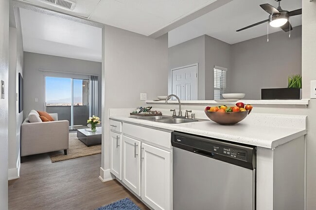 Prelude at the Park Apartments in Henderson, NV - Foto de edificio - Building Photo