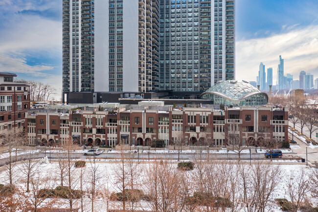 401 E Benton Plz in Chicago, IL - Foto de edificio - Building Photo