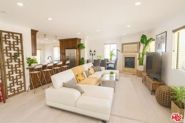 1146 Hacienda Pl in West Hollywood, CA - Building Photo - Building Photo