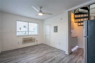 7315 Carlyle Ave in Miami Beach, FL - Building Photo