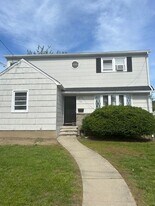 337 Clarendon Rd in Uniondale, NY - Building Photo