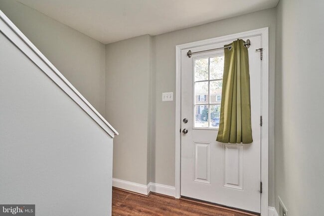 8076 St Annes Ct in Alexandria, VA - Building Photo - Building Photo