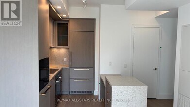 16 Greenbriar Rd in Toronto, ON - Building Photo - Building Photo