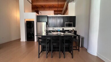 2303 S Michigan Ave in Chicago, IL - Building Photo - Building Photo