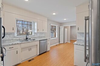 403 Hillmont Cir NW in Huntsville, AL - Building Photo - Building Photo