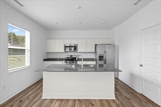 11833 Vale St in Indianapolis, IN - Building Photo - Building Photo
